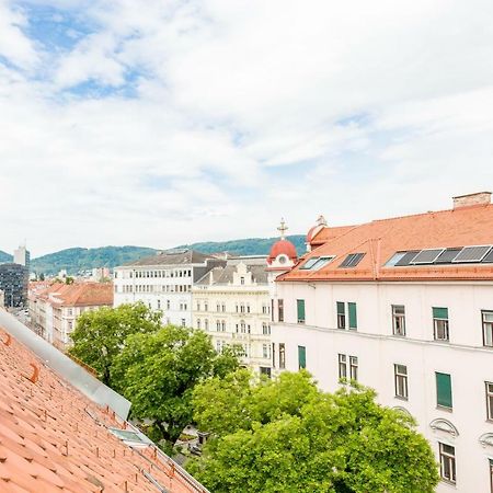Grosse Dachgeschosswohnung Im Herzen Von Грац Экстерьер фото