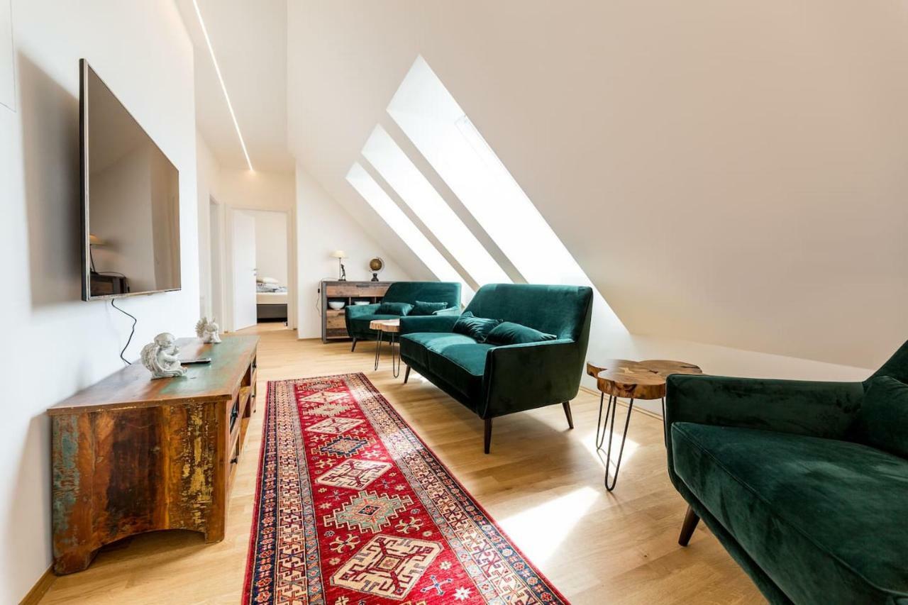 Grosse Dachgeschosswohnung Im Herzen Von Грац Экстерьер фото