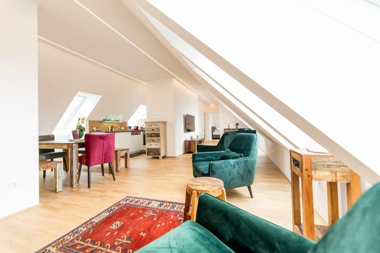 Grosse Dachgeschosswohnung Im Herzen Von Грац Экстерьер фото