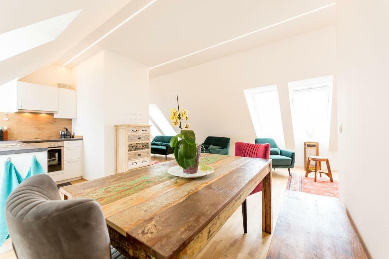 Grosse Dachgeschosswohnung Im Herzen Von Грац Экстерьер фото