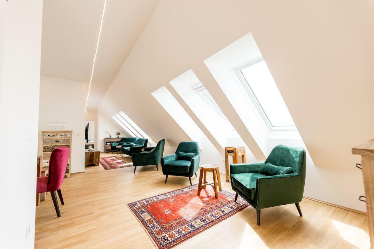 Grosse Dachgeschosswohnung Im Herzen Von Грац Экстерьер фото