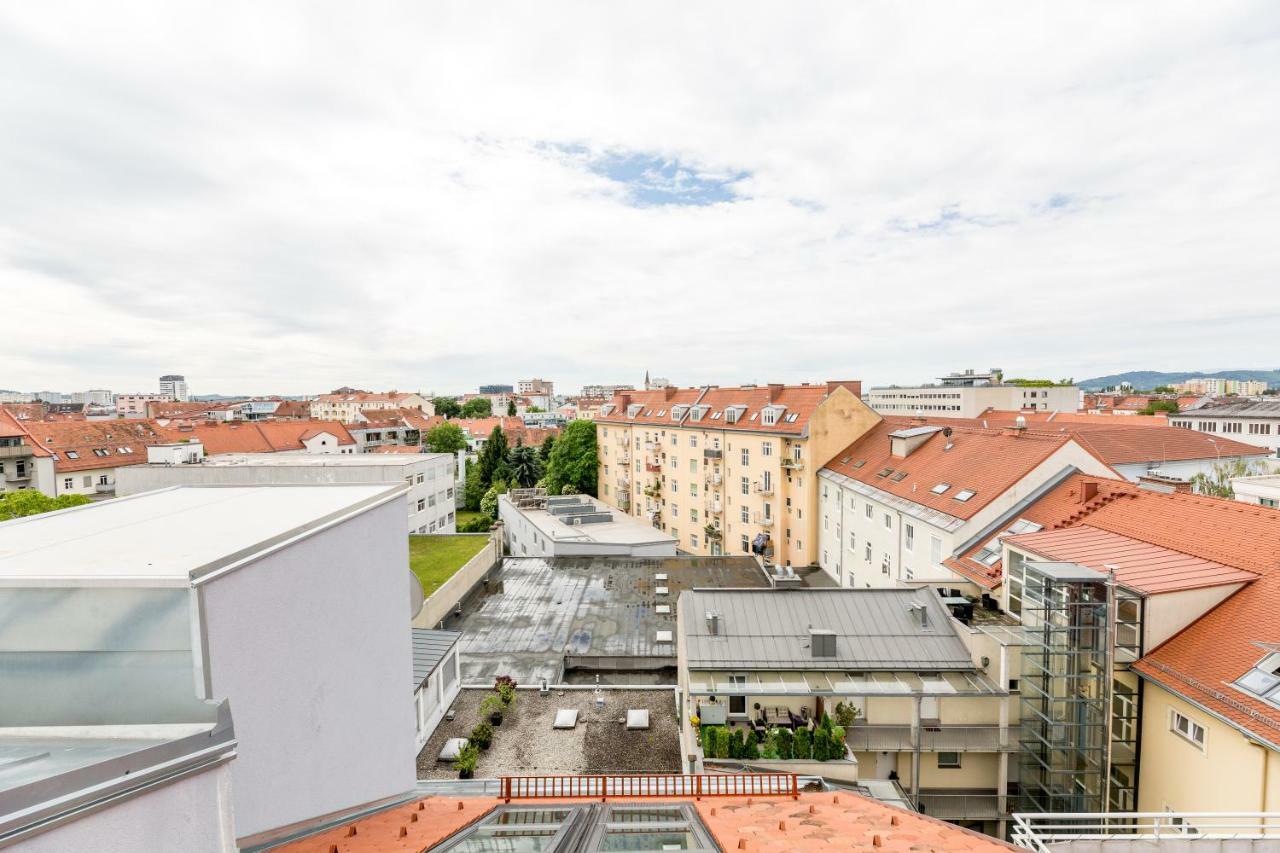 Grosse Dachgeschosswohnung Im Herzen Von Грац Экстерьер фото