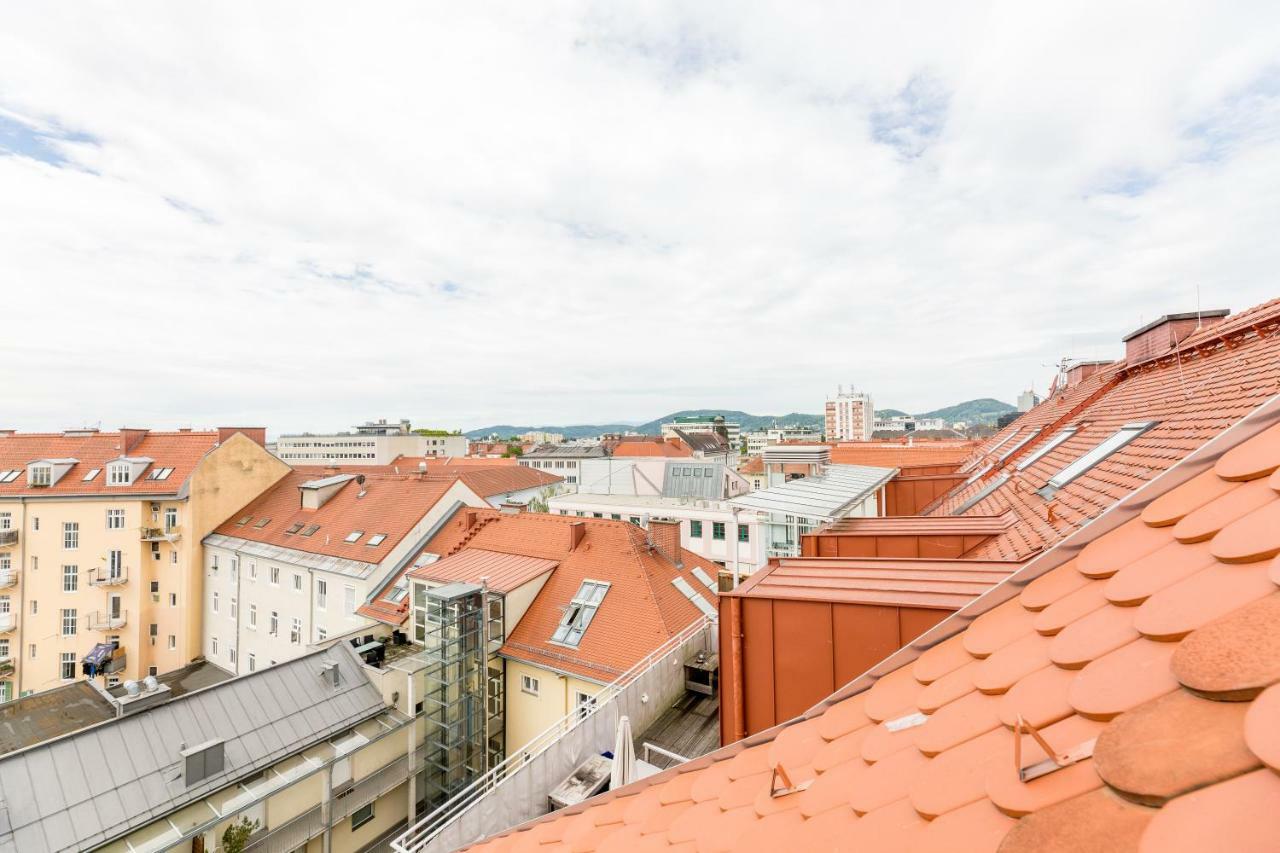 Grosse Dachgeschosswohnung Im Herzen Von Грац Экстерьер фото