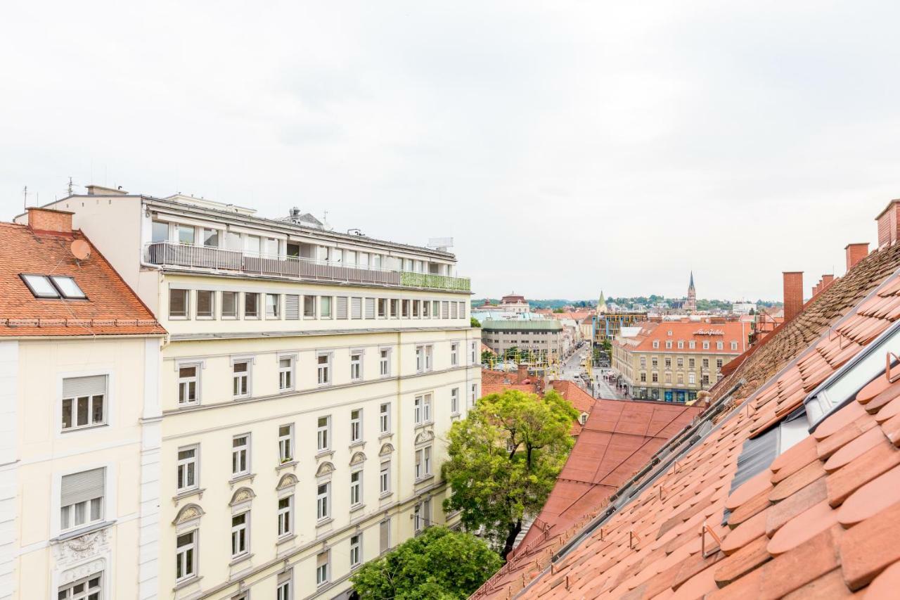 Grosse Dachgeschosswohnung Im Herzen Von Грац Экстерьер фото