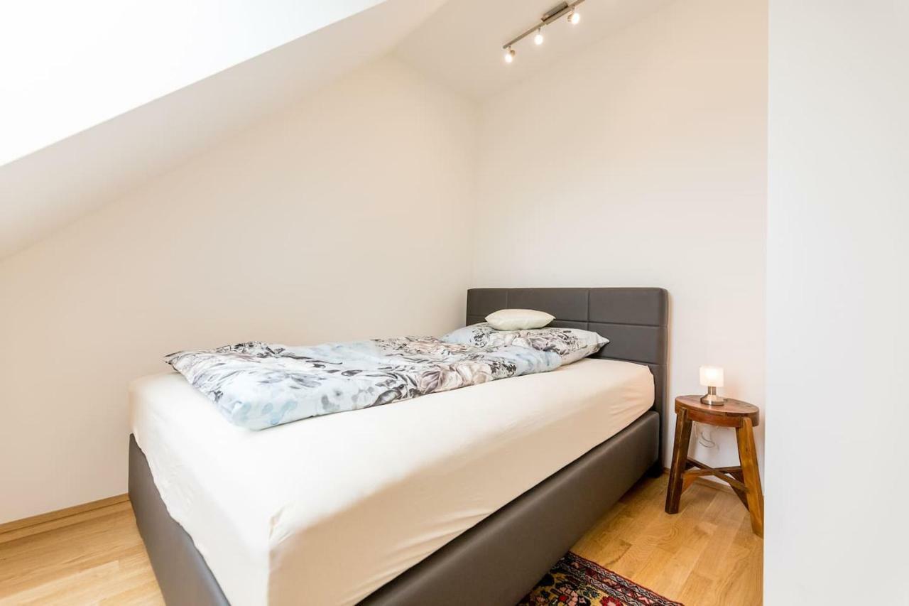 Grosse Dachgeschosswohnung Im Herzen Von Грац Экстерьер фото