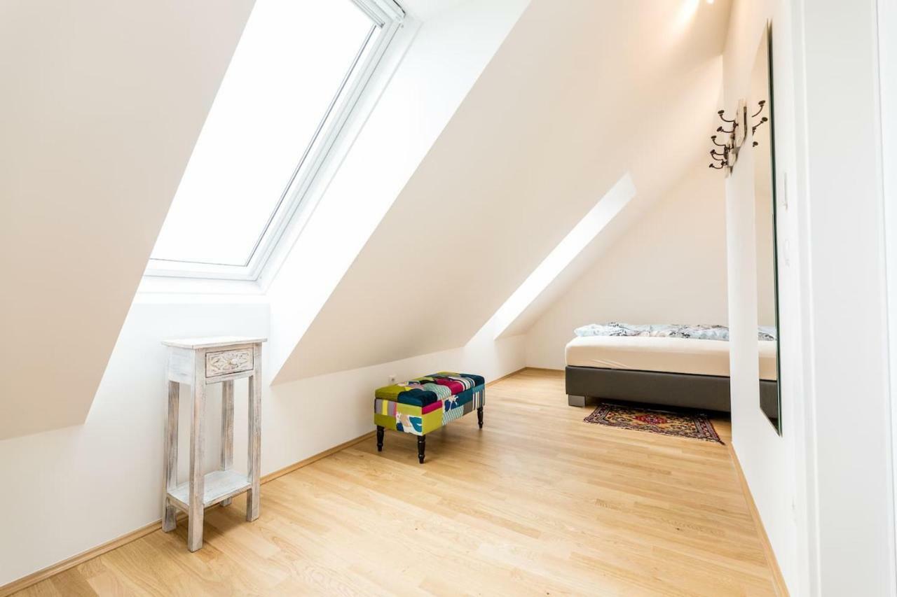 Grosse Dachgeschosswohnung Im Herzen Von Грац Экстерьер фото