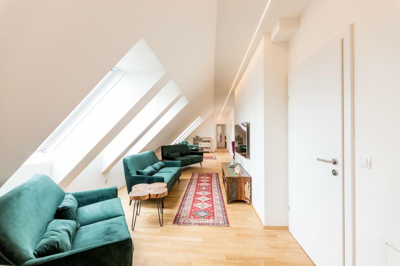 Grosse Dachgeschosswohnung Im Herzen Von Грац Экстерьер фото