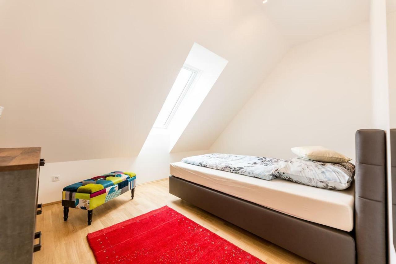 Grosse Dachgeschosswohnung Im Herzen Von Грац Экстерьер фото
